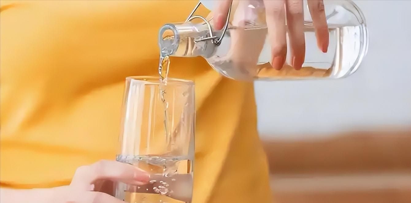 尿酸高别只喝白开水！这两种水果助降酸，很多人却不敢吃
