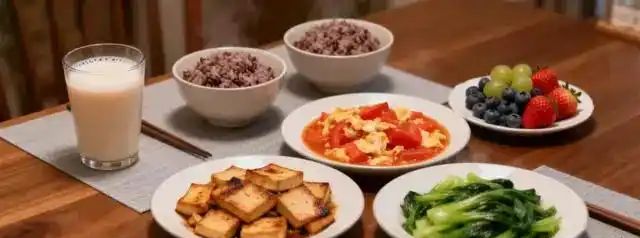 可以降尿酸的水果有哪些？哈佛发现4种食物，常吃控酸又防痛风